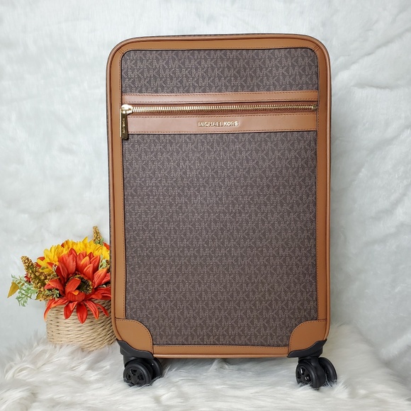 Michael Kors Handbags - 🔥SALE🔥 MICHAEL KORS JET SET CARRY ON LUGGAGE
